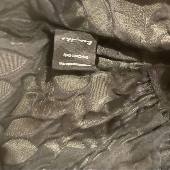 Line + Dot
Delilah Peplum Top  - Picture 11 of 12